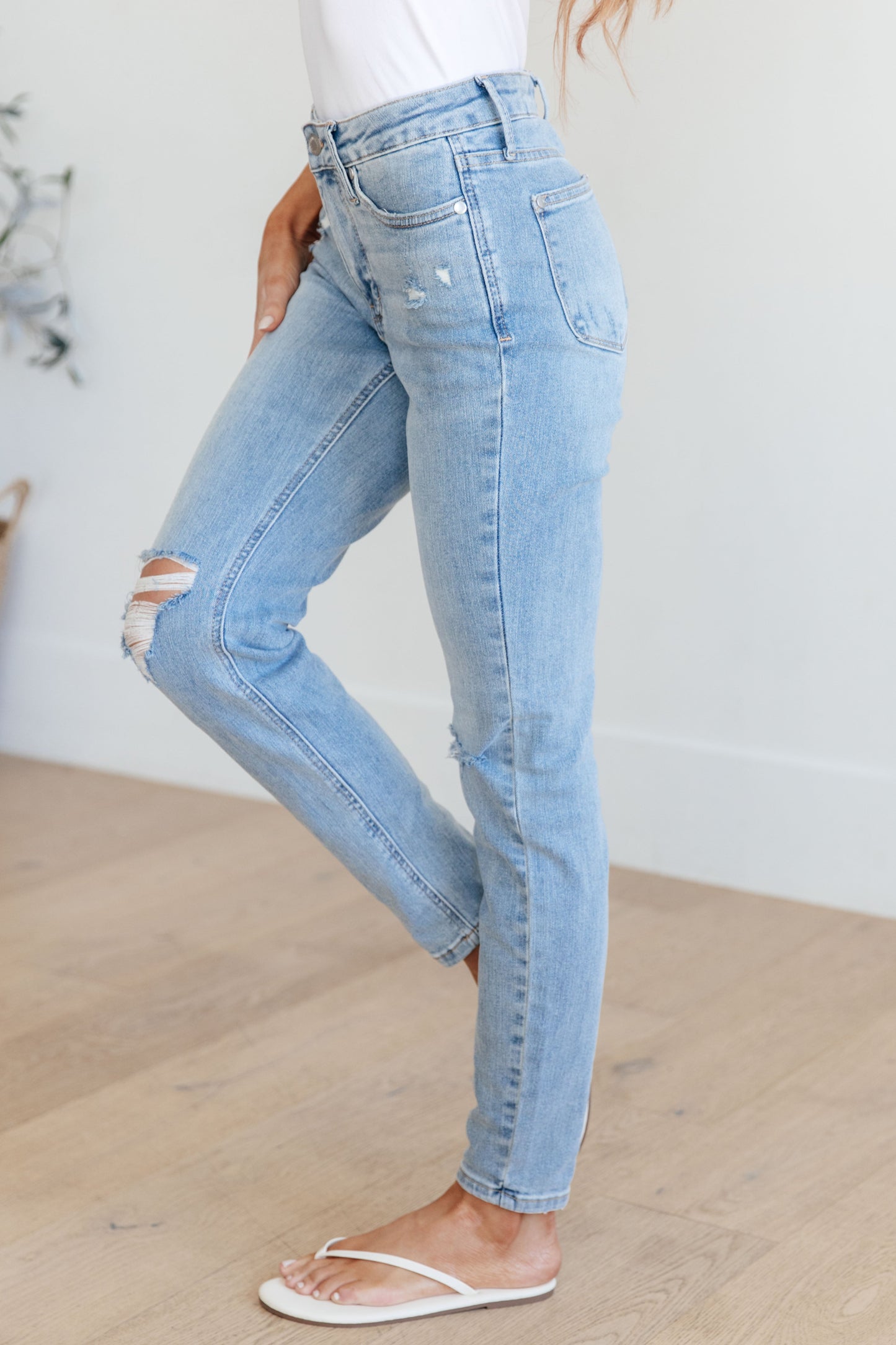 Judy Blue Eloise Mid Rise Distressed Skinny Jeans