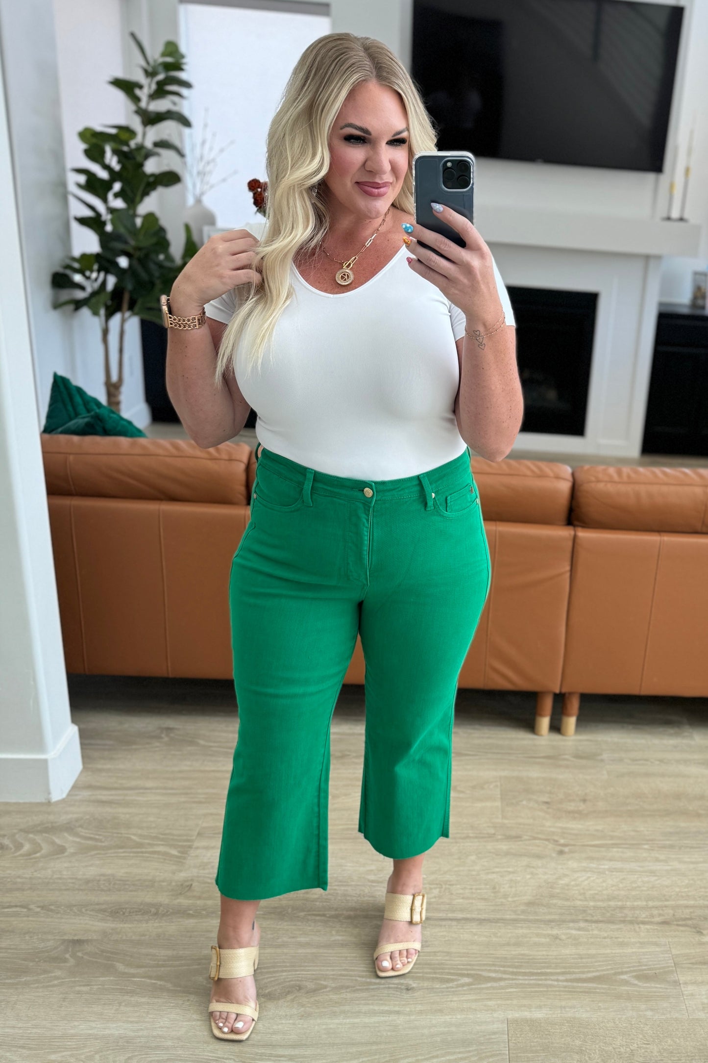Judy Blue Lisa Wide Leg Crop Jeans in Kelly Green