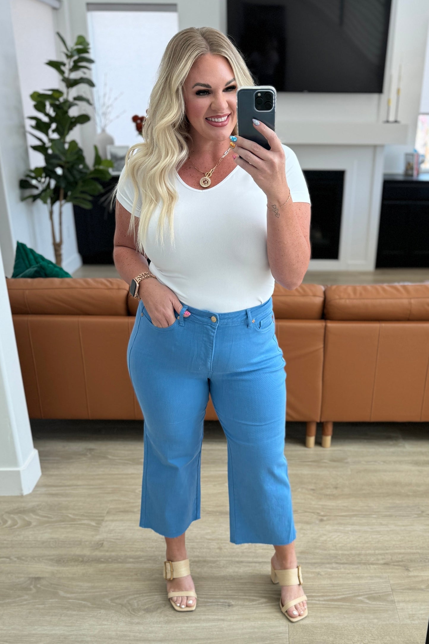 Judy Blue Lisa Wide Leg Crop Jeans in Sky Blue