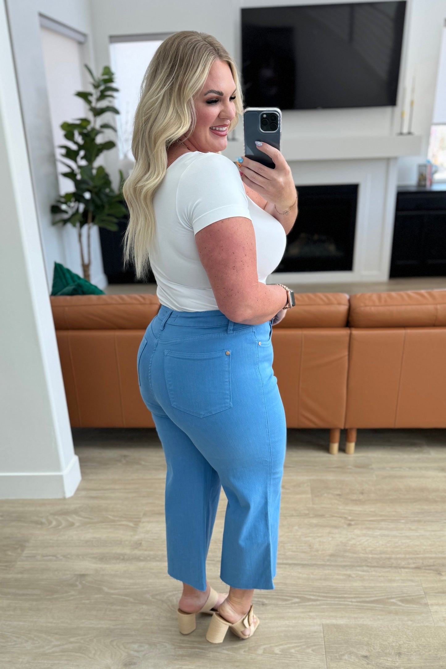 Judy Blue Lisa Wide Leg Crop Jeans in Sky Blue