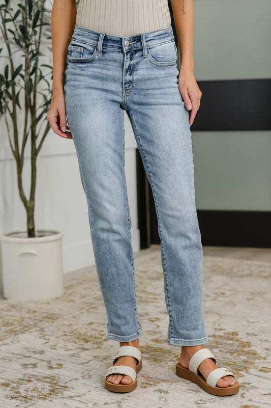 Judy Blue Mallory Bleach Wash Boyfriend Jeans