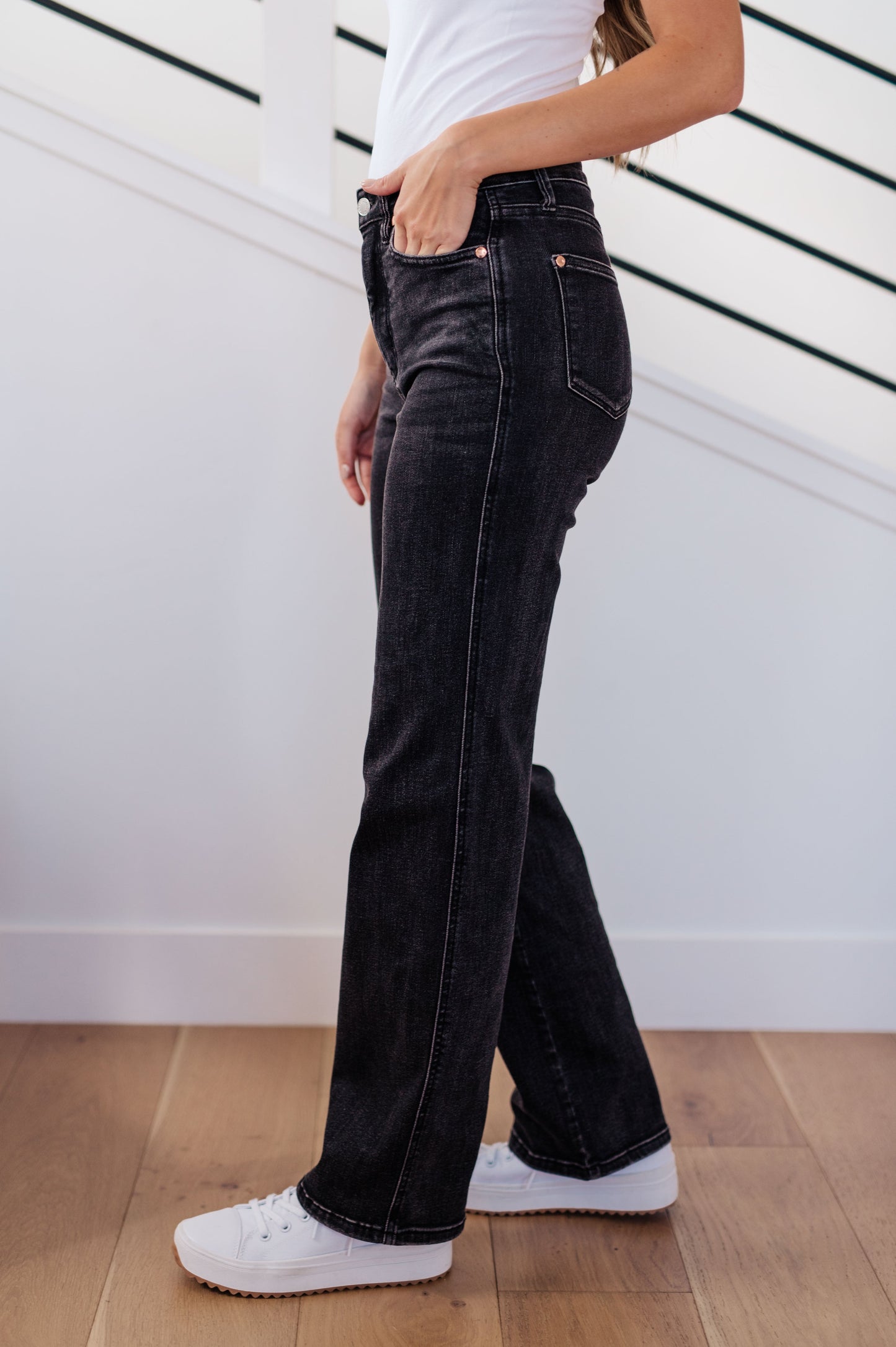 Judy Blue Joan Control Top Straight in Washed Black