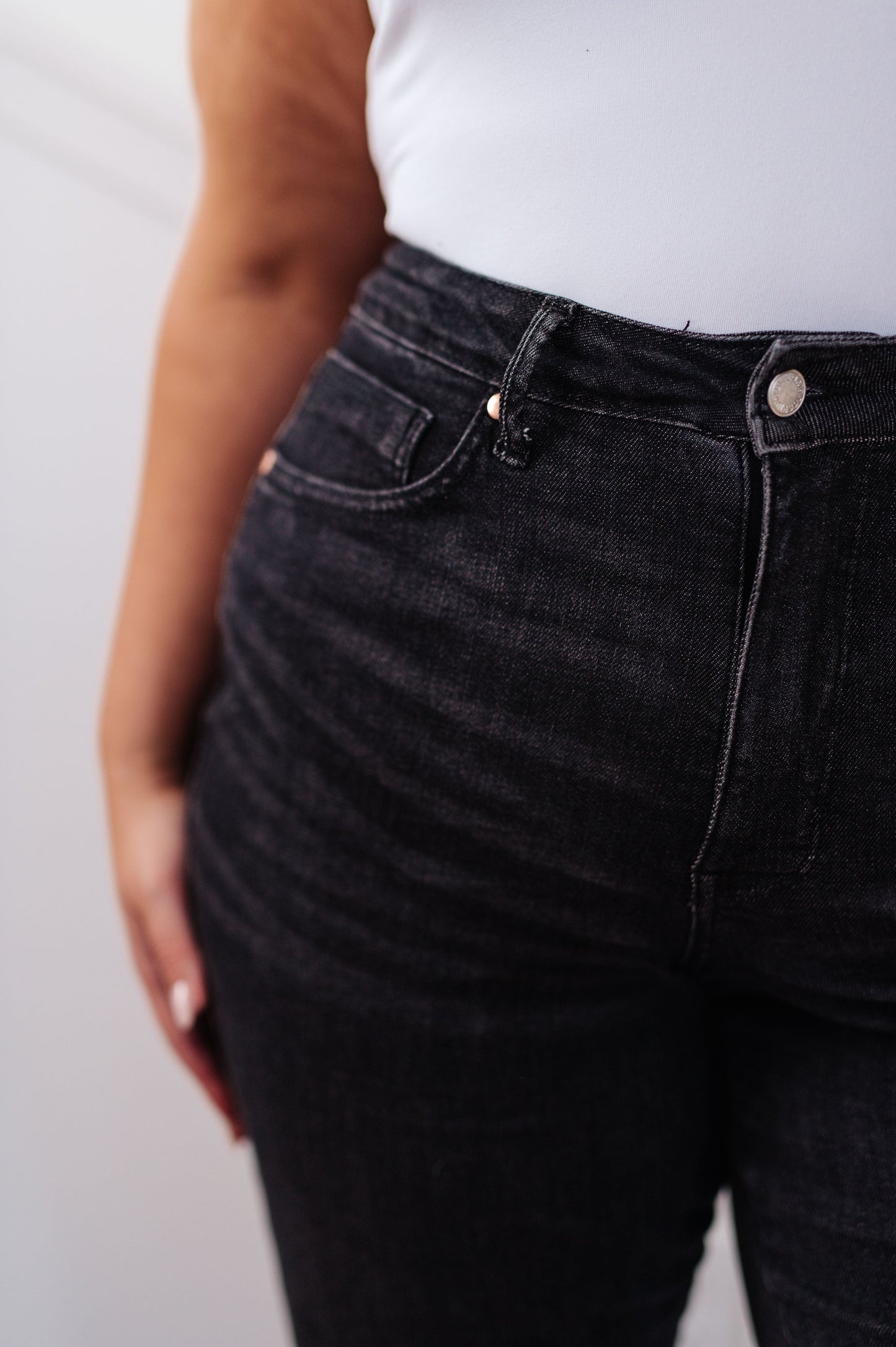 Judy Blue Joan Control Top Straight in Washed Black