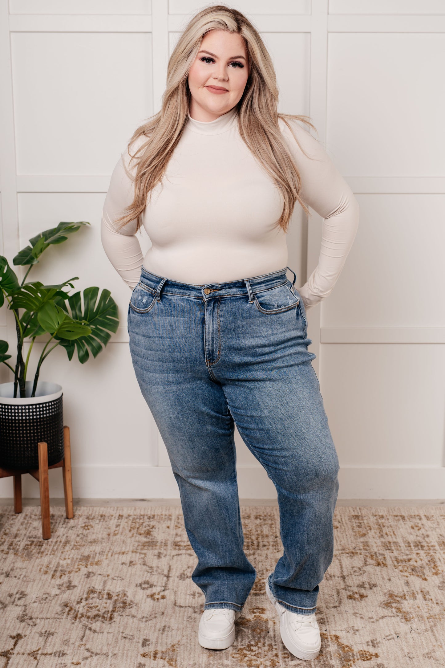 Judy Blue Quinn Cell Phone Pocket Dad Jeans