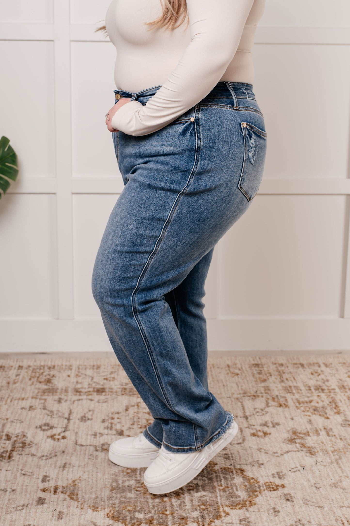 Judy Blue Quinn Cell Phone Pocket Dad Jeans